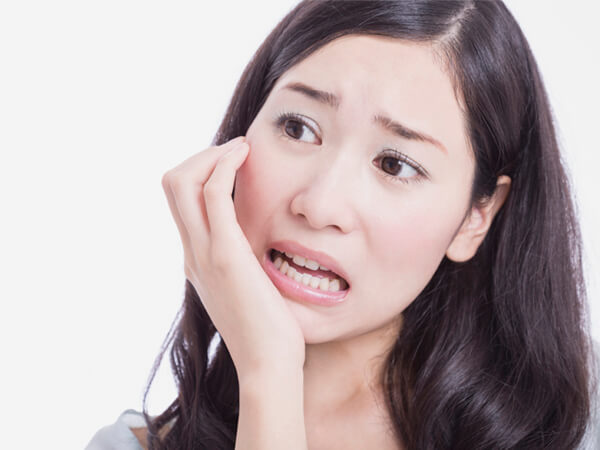 親知らずは抜いた方がよい？「虫歯や歯周病のリスク」